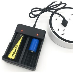 Cargador Universal Pilas AA y AAA Adaptable Lambo Tech